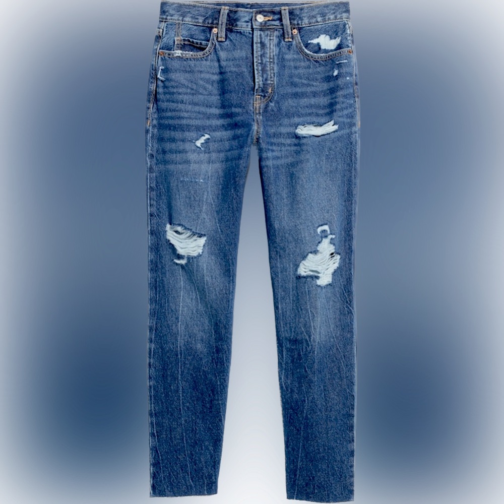 NWT Old Navy Extra High-Waisted Button-Fly Sky-Hi
Straight Cut-Off Jeans